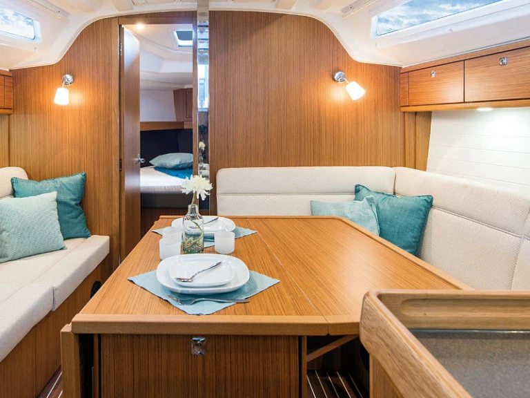 Pronájem lodi Pula lákavé ceny Cruiser 37