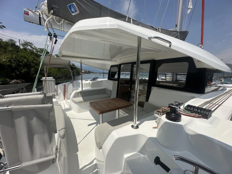 Pronájem jachty v Tivat -Excess Excess 11 (Cat)/6 cab na Samboatu