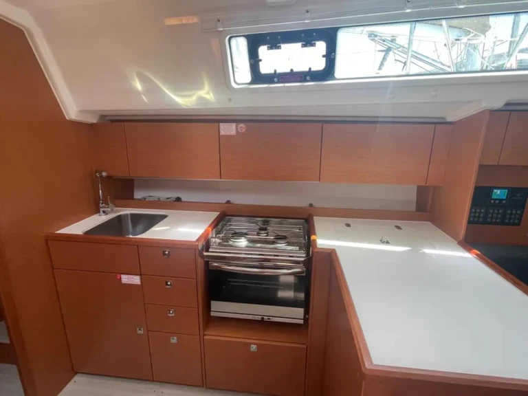 Bavaria Bavaria C42 /3cab jednotlivci a charterové společnosti v Paros (ostrov)