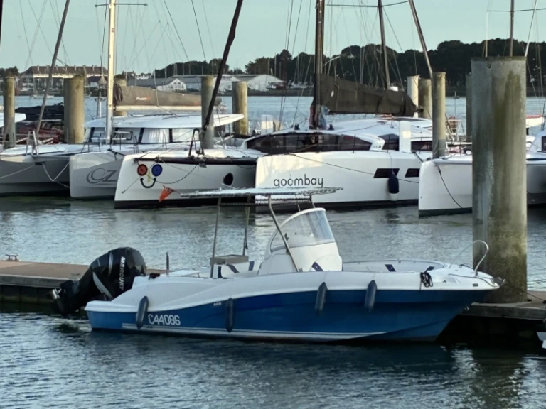 Pronajmout Motorová loď se skipperem či ne Quicksilver v Lorient
