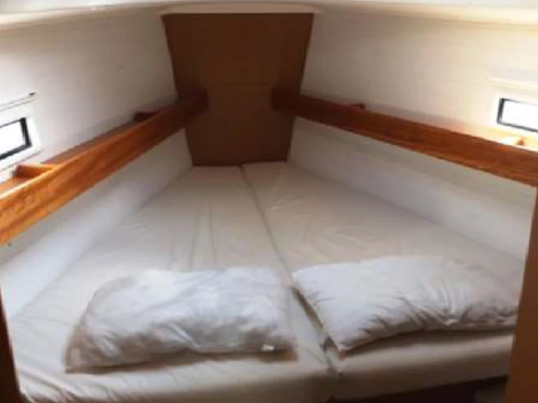 Pronájem lodi Kalkara lákavé ceny Bavaria Cruiser 36 /3cab