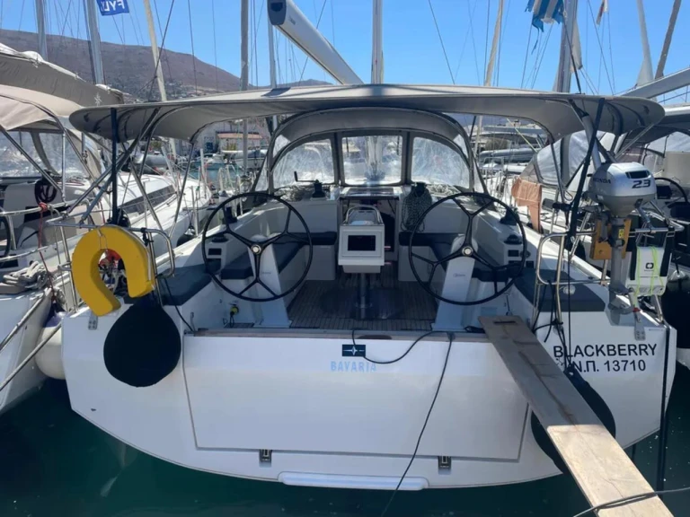 Pronajmout si Bavaria Bavaria C42 /3cab v Paros (ostrov)