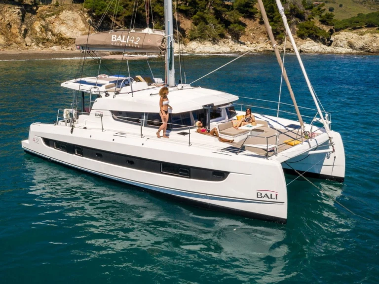 Pronájem lodi Volos lákavé ceny Bali 4.2 CAT/5 cab