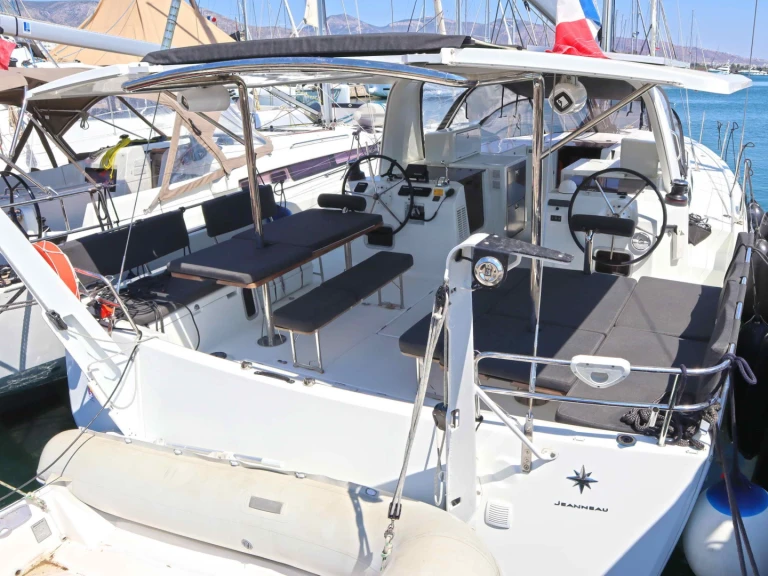 Pronájem lodi Jeanneau Sun Loft 47 /7cab v Nea Peramos na Samboatu