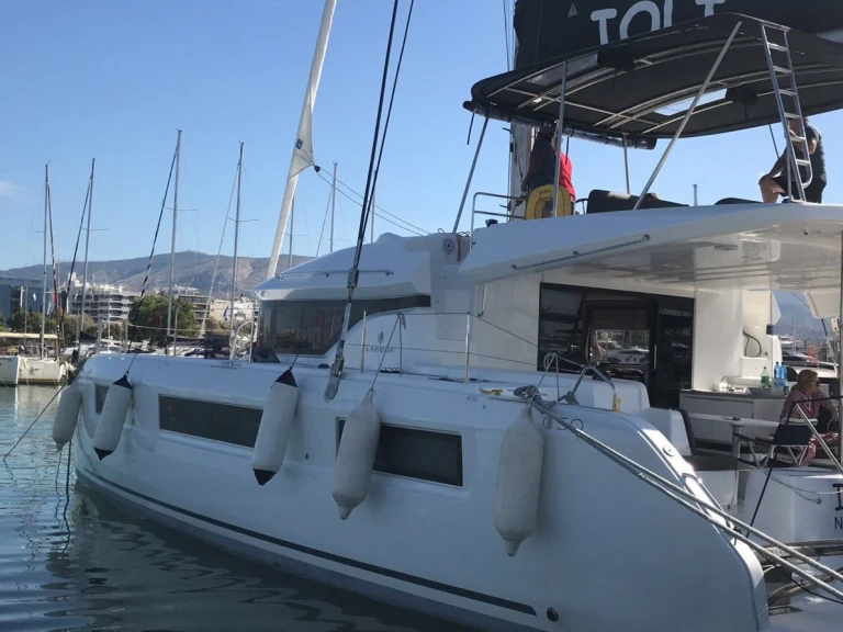 Pronájem Katamarán v Alimos -Lagoon Lagoon 50/6 cab