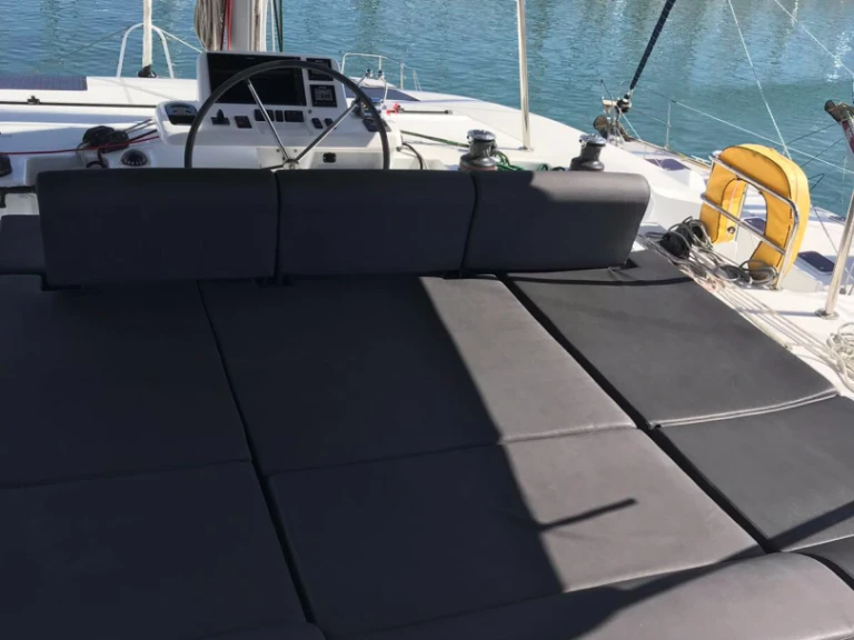 Pronájem lodi Lagoon Lagoon 50/6 cab v Alimos na Samboatu