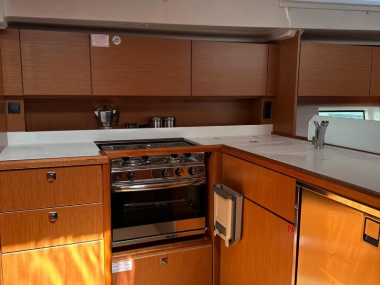 Pronájem lodi Bavaria Bavaria C45 Holiday /5cab v Alimos na Samboatu