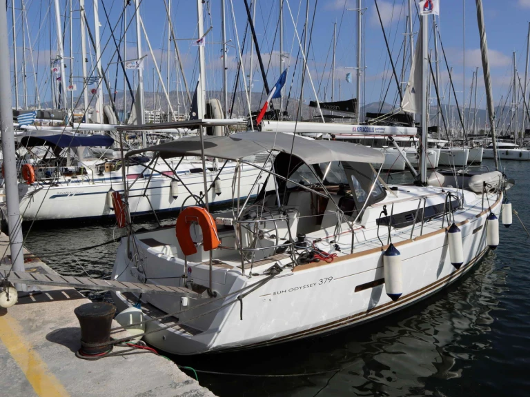 Pronájem jachty v Alimos -Jeanneau Sun Odyssey 379 na Samboatu