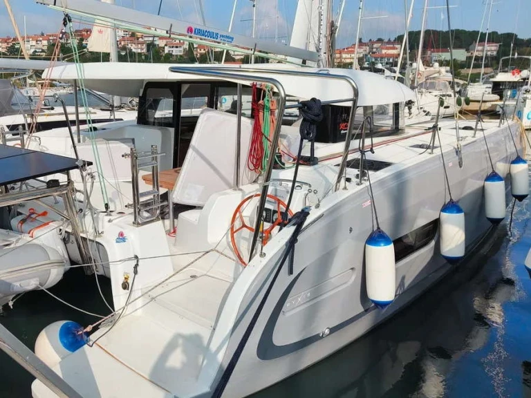 Pronájem lodi Pula lákavé ceny Excess 11 (Cat)/6 cab