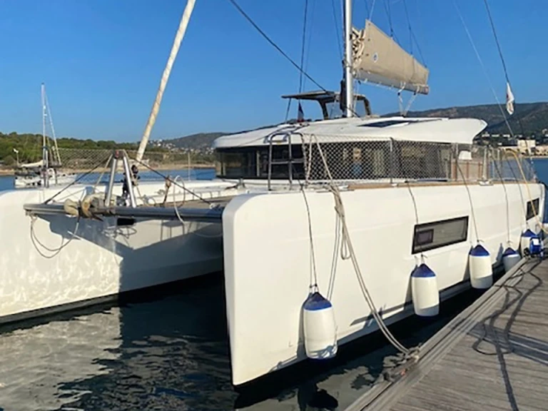 Pronajmout si Lagoon Lagoon 40/4 cab, 2WC v Bormes-les-Mimosas