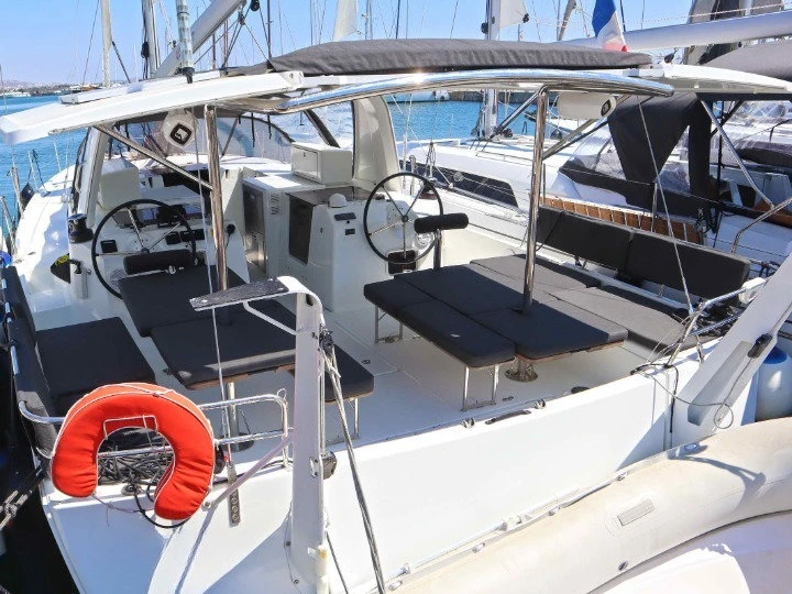 Pronajmout si Jeanneau Sun Loft 47 /7cab v Kos