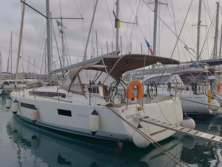 Jeanneau Sun Odyssey 440 (4cab) jednotlivci a charterové společnosti v Gouvia