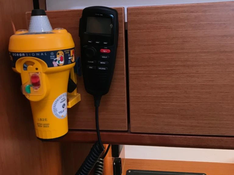 Plachetnice k pronájmu v Alimos za nejlepší cenu