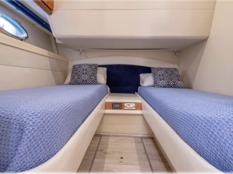 Pronájem lodi Ibiza Town lákavé ceny Camargue 50