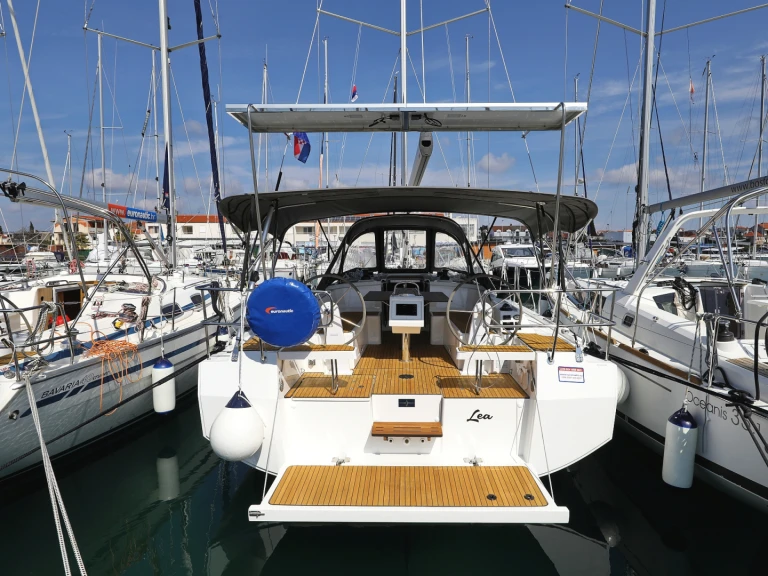 Pronajmout si Bavaria Bavaria C38 v Biograd Na Moru