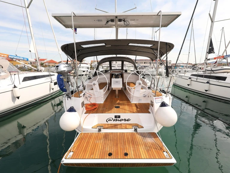 Bavaria Cruiser 37 jednotlivci a charterové společnosti v Biograd Na Moru