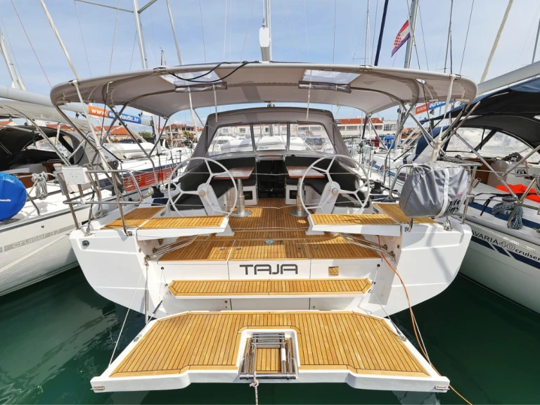 Pronájem lodi Hanse Hanse 410 v Biograd Na Moru na Samboatu