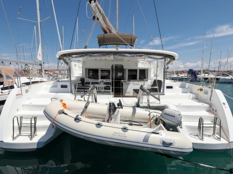 Pronajmout Katamarán se skipperem či ne Lagoon v Biograd Na Moru