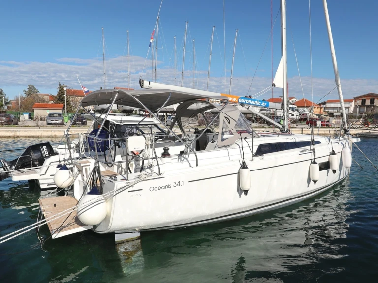 Bénéteau Oceanis 34.1 jednotlivci a charterové společnosti v Biograd Na Moru