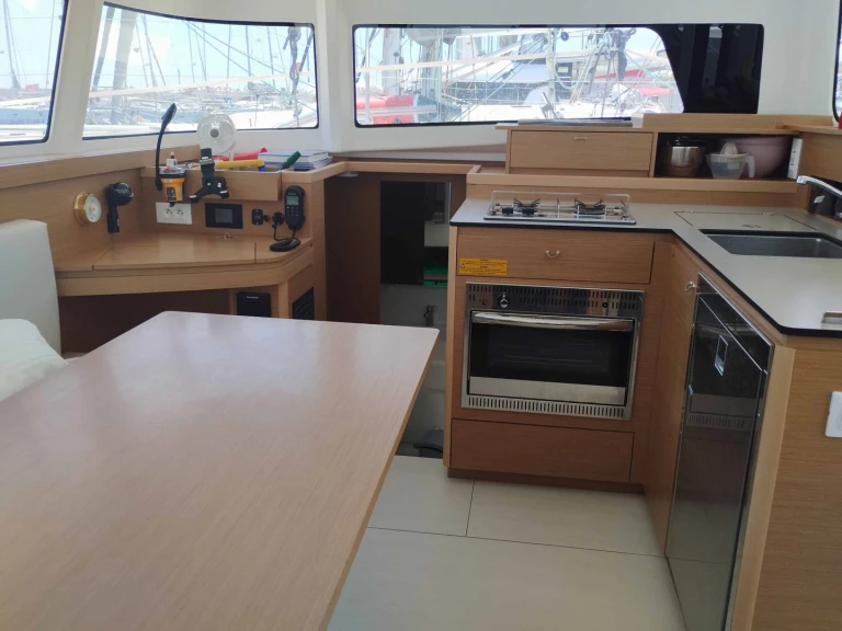 Pronájem lodi Rhodos lákavé ceny Excess 11 (Cat)/6 cab