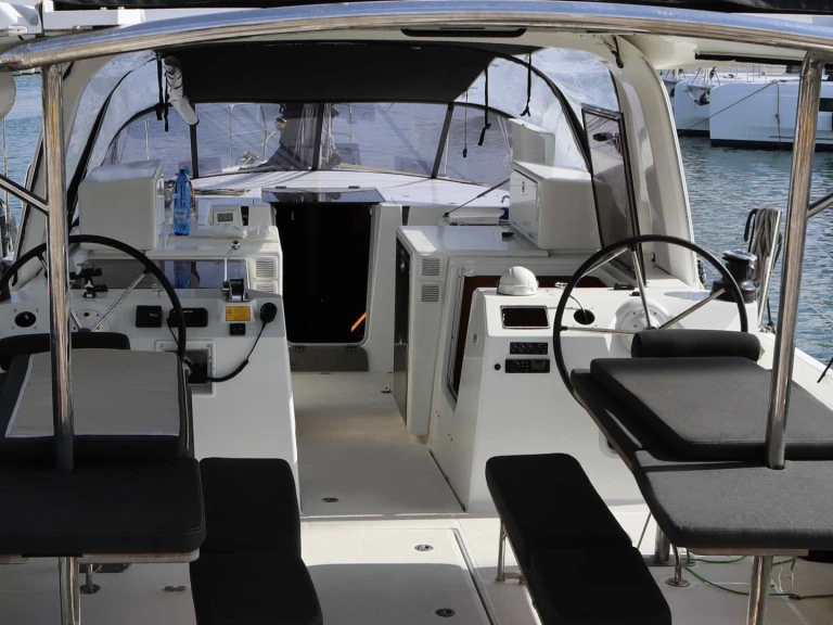 Jeanneau Sun Loft 47 /7cab jednotlivci a charterové společnosti v Paros (ostrov)