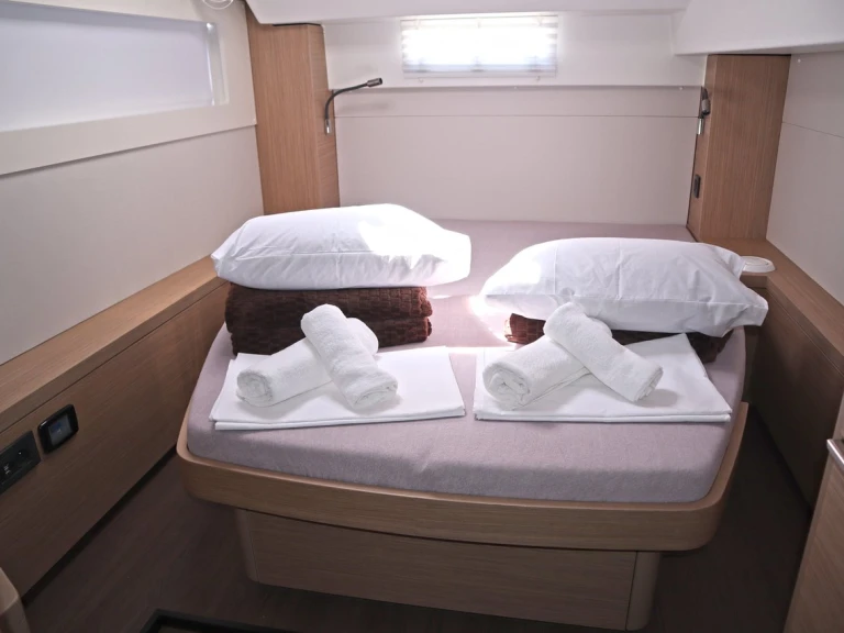 Pronájem lodi Alimos lákavé ceny Lagoon 46/6 cab