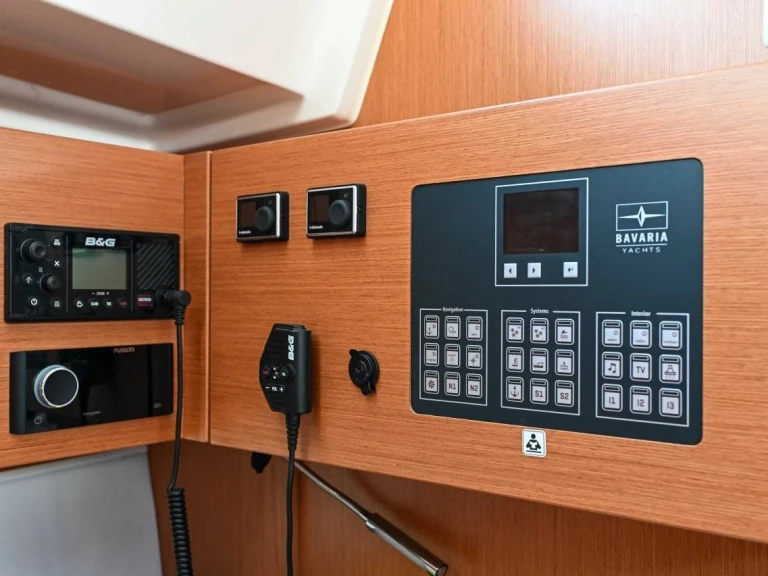 Pronájem lodi Bavaria Bavaria C45 v Pula na Samboatu