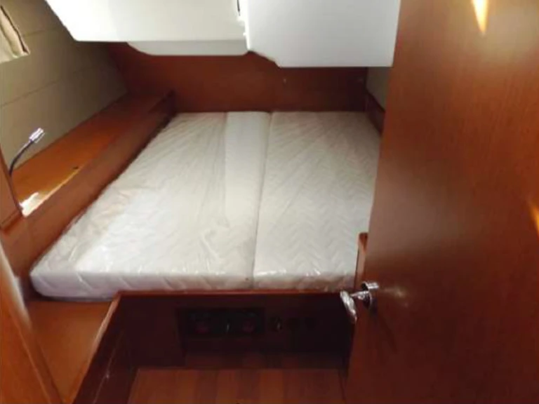 Bénéteau Oceanis 48 /5cab jednotlivci a charterové společnosti v Kalkara