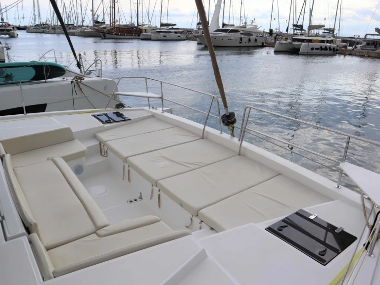 Bali Bali 4.1/4 cab, 4WC jednotlivci a charterové společnosti v Paros (ostrov)