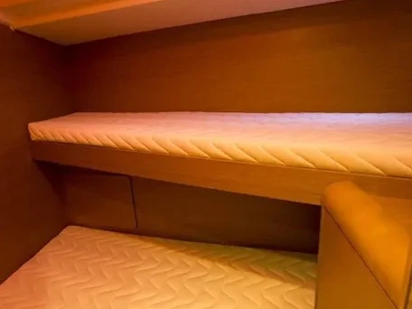 Pronajmout si Jeanneau Sun Odyssey 449 /4cab v Alimos