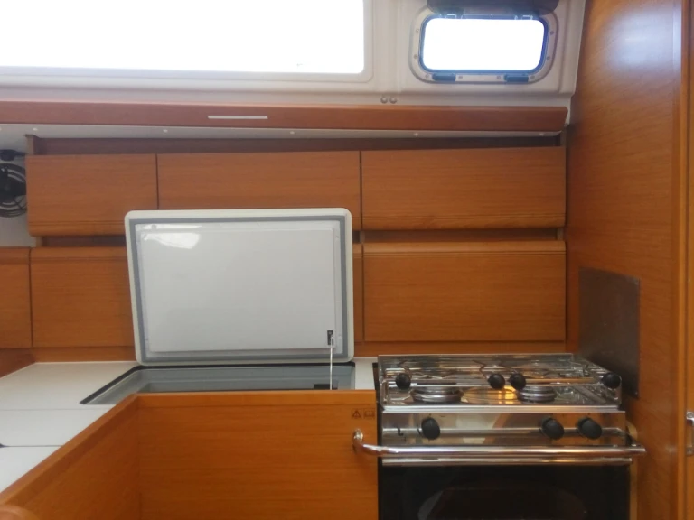 Pronájem lodi Alimos lákavé ceny Sun Odyssey 449 /4cab