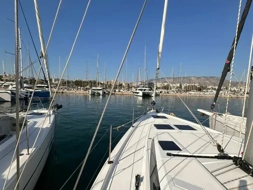 Pronajmout si Bavaria Bavaria C45 v Alimos