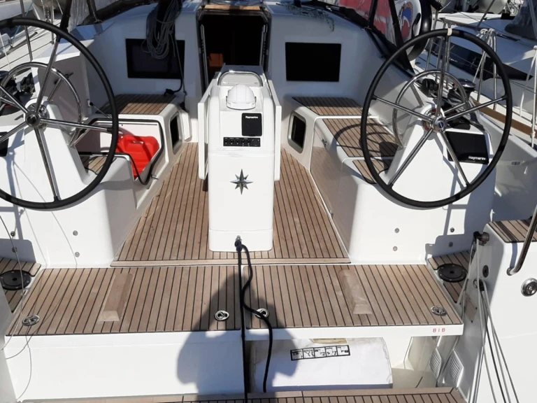 Pronájem lodi Jeanneau Sun Odyssey 410 /3cab v Bormes-les-Mimosas na Samboatu