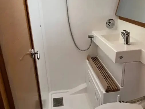 Pronajmout si Jeanneau Sun Odyssey 440 (4cab) v Paros (ostrov)