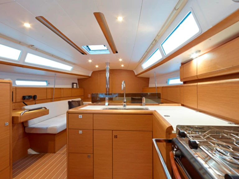 Pronájem lodi Jeanneau Sun Odyssey 379 v Lefkáda na Samboatu