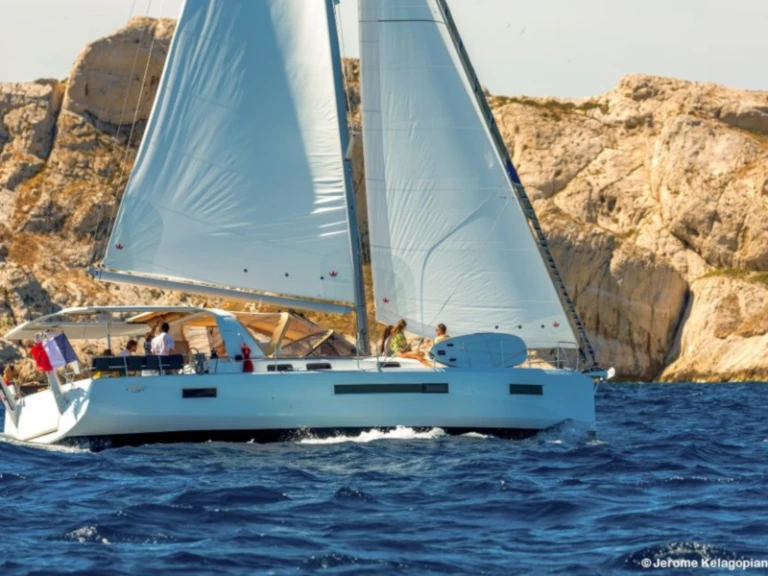 Pronajmout si Jeanneau Sun Loft 47 /7cab v Tivat