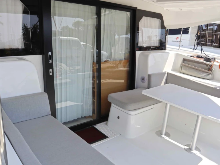 Pronajmout si Excess Excess 11 (Cat)/6 cab v Alimos