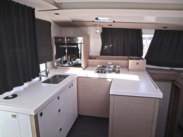 Pronajmout Katamarán se skipperem či ne Fountaine Pajot v Nea Peramos