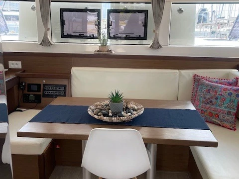 Pronájem jachty v Alimos -Lagoon Lagoon 40/4 cab na Samboatu