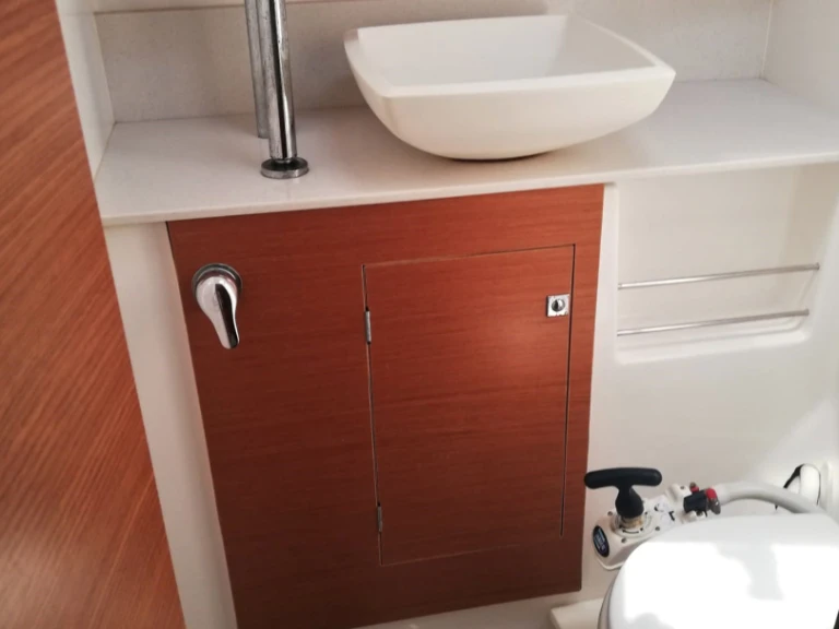 Dufour Dufour 520 Grand Large /5cab jednotlivci a charterové společnosti v Kalkara