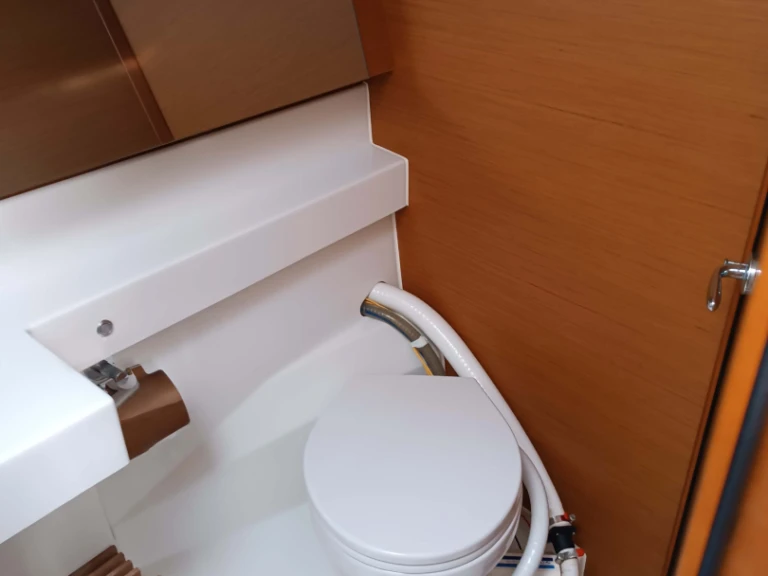 Jeanneau Sun Odyssey 440 (4cab) jednotlivci a charterové společnosti v Gouvia