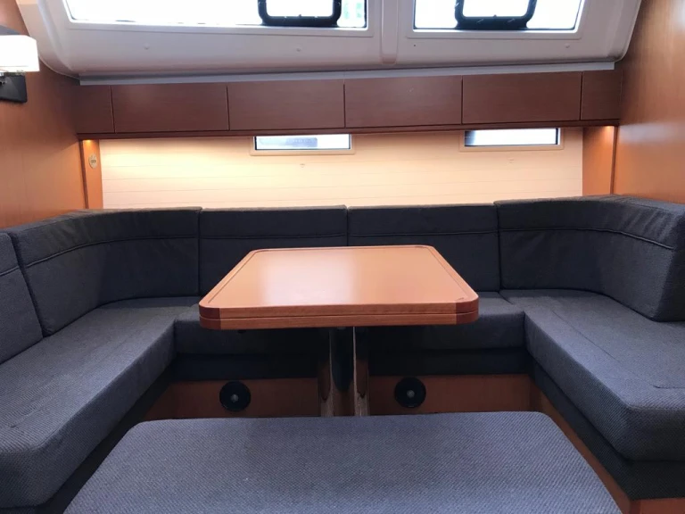 Pronájem lodi Bavaria Bavaria Cruiser 51 /5cab v Alimos na Samboatu