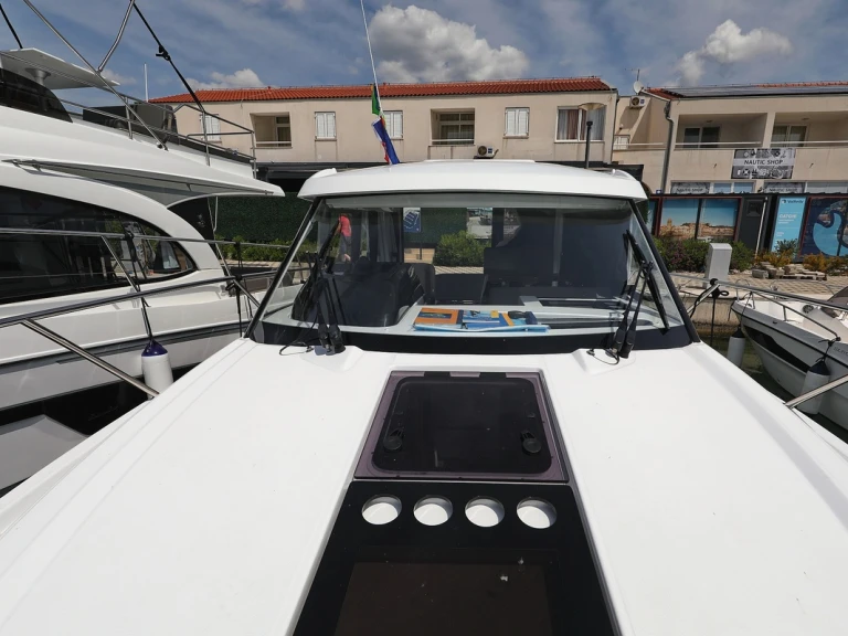 Pronájem Motorová loď v Biograd Na Moru -Bénéteau Antares 9 OB