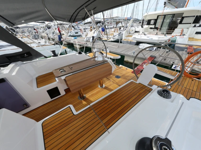 Pronájem lodi Biograd Na Moru lákavé ceny Bavaria C38
