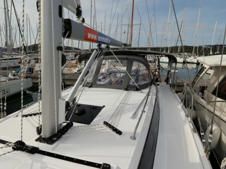 Pronájem Plachetnice v Biograd Na Moru -Bavaria Bavaria C38