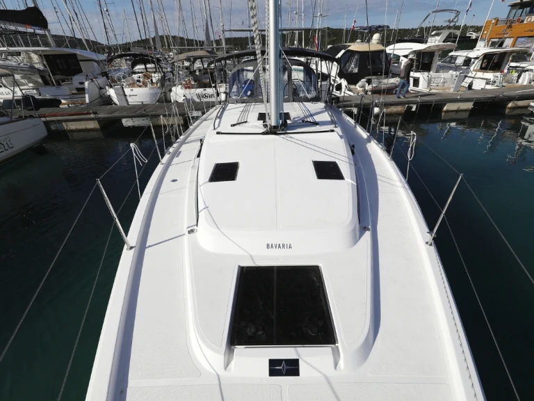Pronajmout si Bavaria Bavaria C42 v Biograd Na Moru