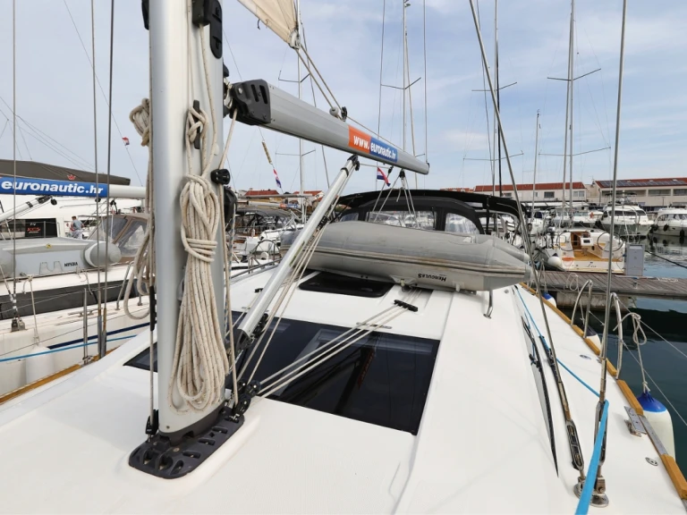 Elan Impression 45.1 jednotlivci a charterové společnosti v Biograd Na Moru