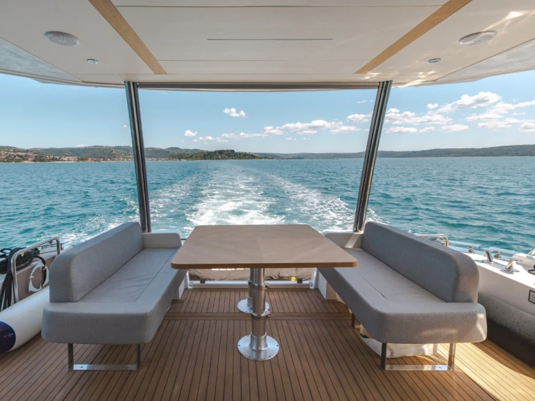 Pronájem lodi Greenline Yachts Greenline 58 Fly v Biograd Na Moru na Samboatu