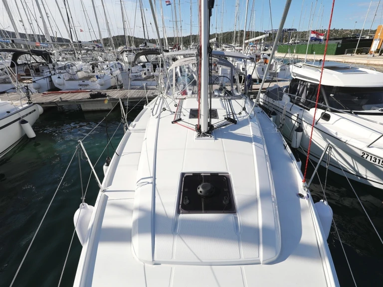 Pronajmout Plachetnice se skipperem či ne Bénéteau v Biograd Na Moru
