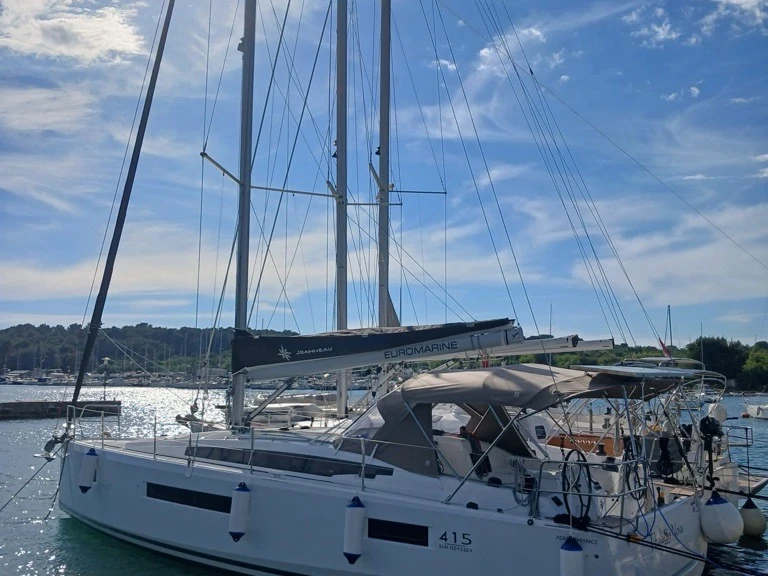 Jeanneau Sun Odyssey 415 jednotlivci a charterové společnosti v Split
